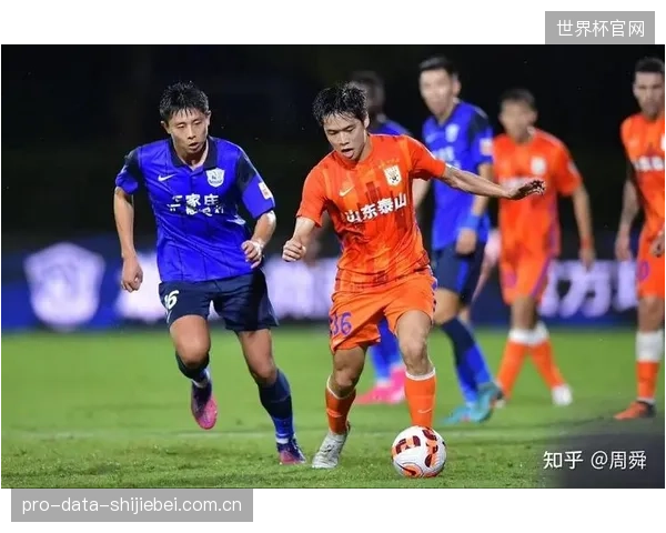 本土教练组倾向于使用经验丰富的老将稳定后防,哈利扎德的领导力对防线至关重要。 本土教练组倾向于使用经验丰富的老将稳定后防,哈利扎德的领导力对防线至关重要。